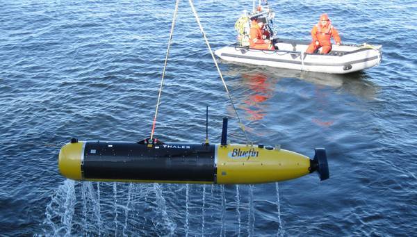 Recupero di un veicolo autonomo sottomarino (AUV) nel corso di un'esercitazione del NURC