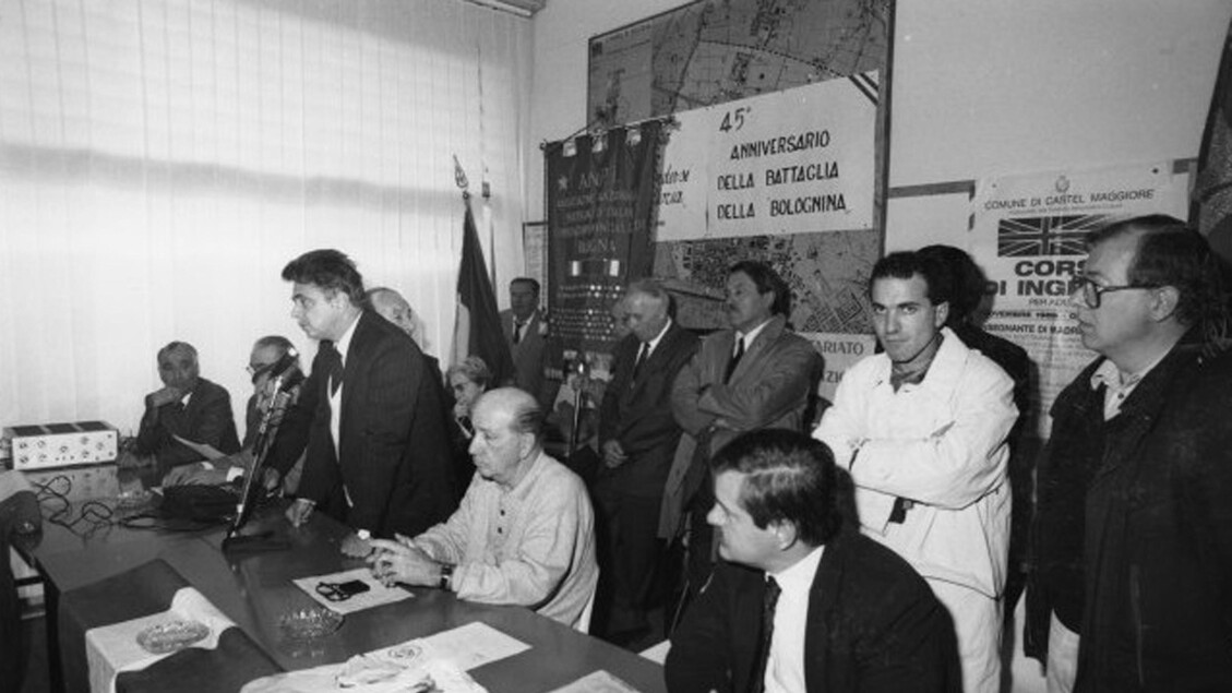 Achille Occhetto durante una riunione alla Bolognina (Bologna) dove venne annunciata la storica svolta