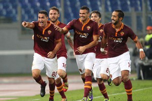 La Roma batte il Chievo per 1-0, ottiene la 10/a vittoria consecutiva e batte il record della striscia piu' lunga di vittorie iniziali superando quello di 9 vittorie della Juventus 2005-2006 (ANSA)