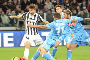 Juventus-Napoli 1-0: 2' pt, Llorente, in fuorigioco millimetrico, ribadisce in rete da pochi passi un tiro di Isla deviato da Tevez. (ANSA)