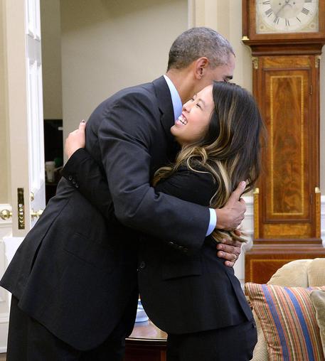 Barack Obama con Nina Pham © EPA