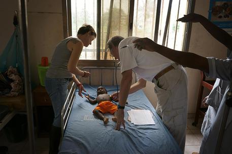 I due medici in Sierra Leone © ANSA