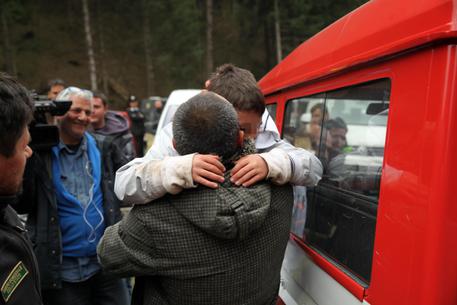 Ritrovato bimbo scomparso nel Bellunese, è in braccio al papà FOTO Vigili del Fuoco/ANSA © ANSA