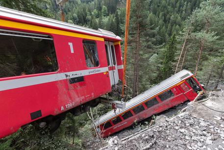 Il treno delle Alpi deragliato in Svizzera © EPA