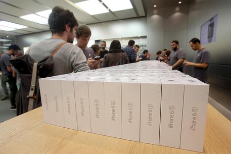 Iphone 6s in un Apple Store © ANSA