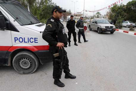 Polizia a Tunisi © EPA