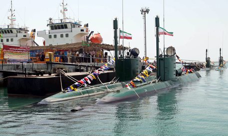I nuovi sottomarini iraniani della classe Ghadir nel porto di Bandar Abbas in una foto d'archivio © ANSA 