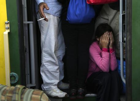 Immigrazione: assalto migranti a stazione Budapest © AP