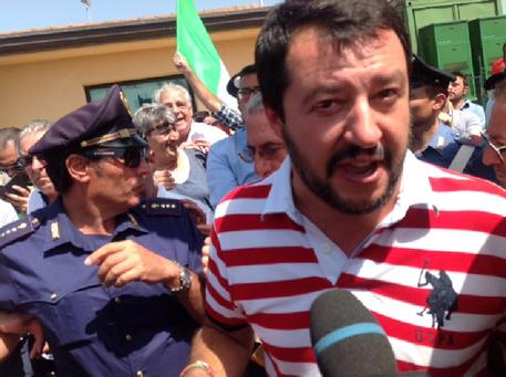 Matteo Salvini all'uscita dal Cara di Mineo © ANSA