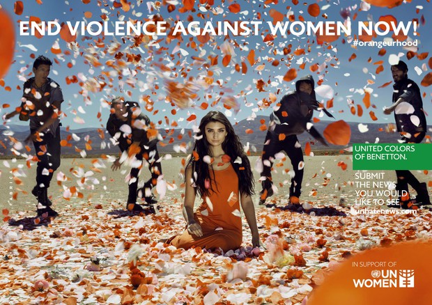 Violenza donne: al via Orange Days con donna 'lapidata' © ANSA