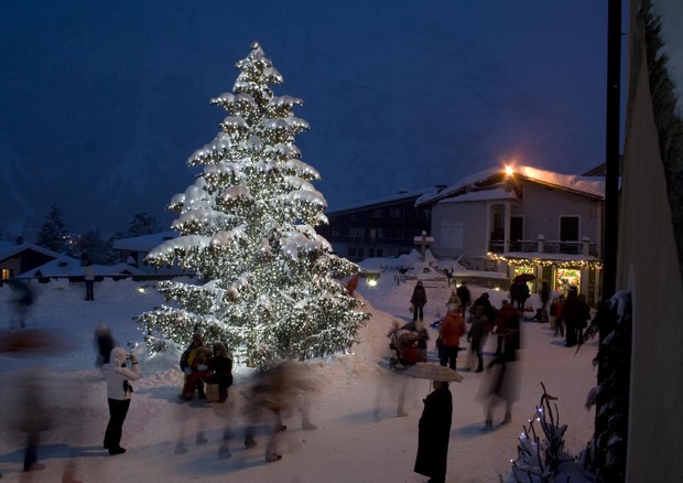 Vivendo la magia delle Feste nelle Alpi valdostane © ANSA