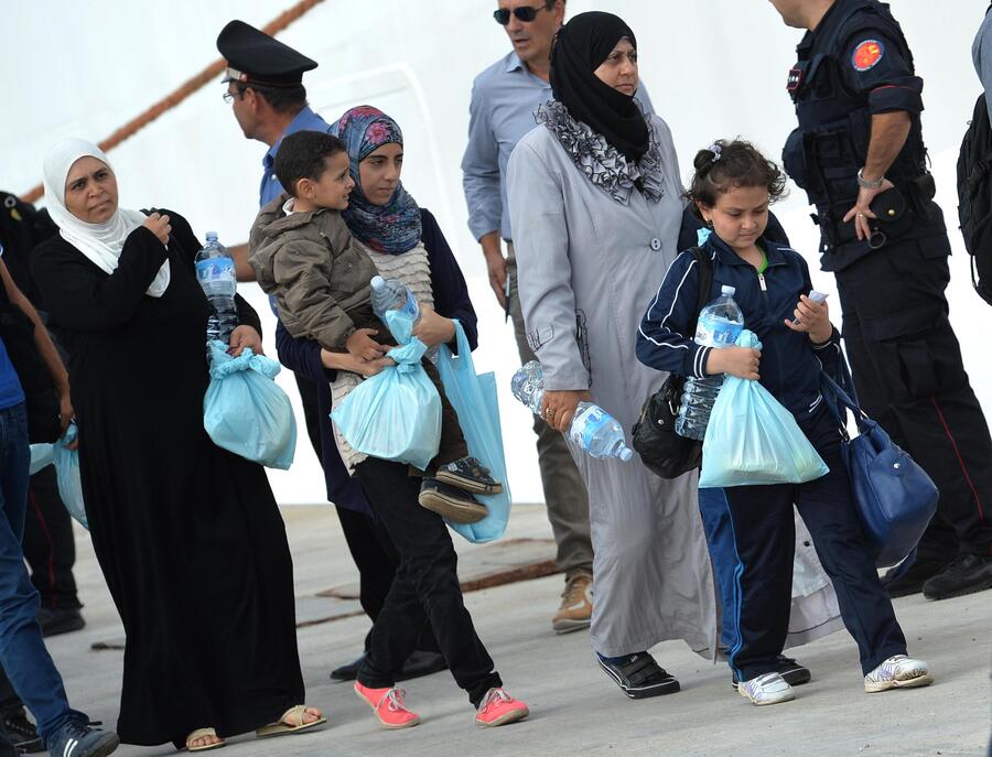 Trasferiti i migranti approdati nei giorni scorsi a Lampedusa © Ansa