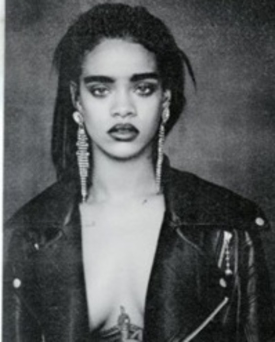 Rihanna si mostra con un look alla Frida Kahlo © Ansa