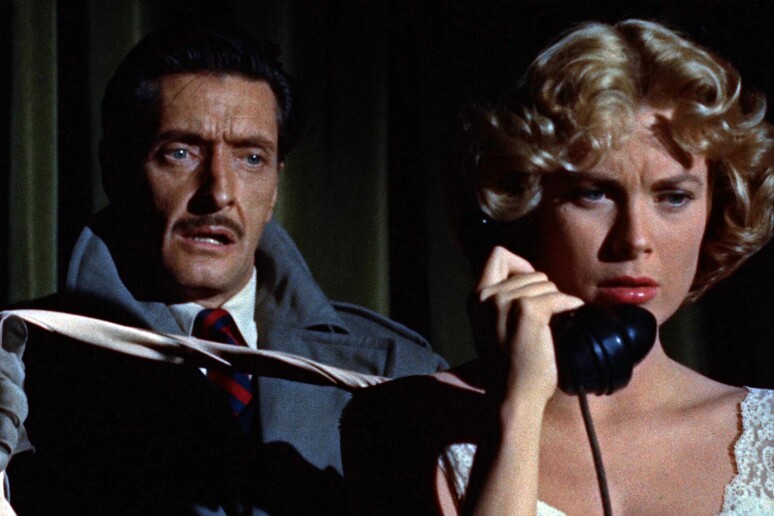 La  'telefonata muta ' del film Delitto perfetto, capolavoro di Alfred Hitchcock - RIPRODUZIONE RISERVATA