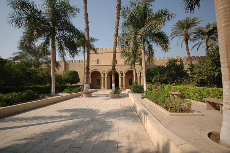 Il monastero di El Muharraq, Medio Egitto -     RIPRODUZIONE RISERVATA